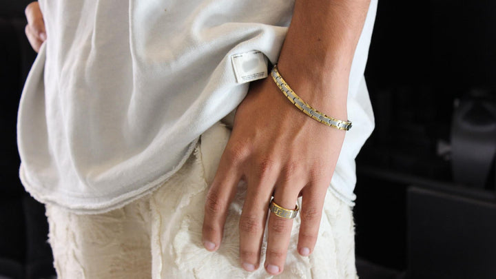 DEJOYA © צמיד חוליות דק לגבר