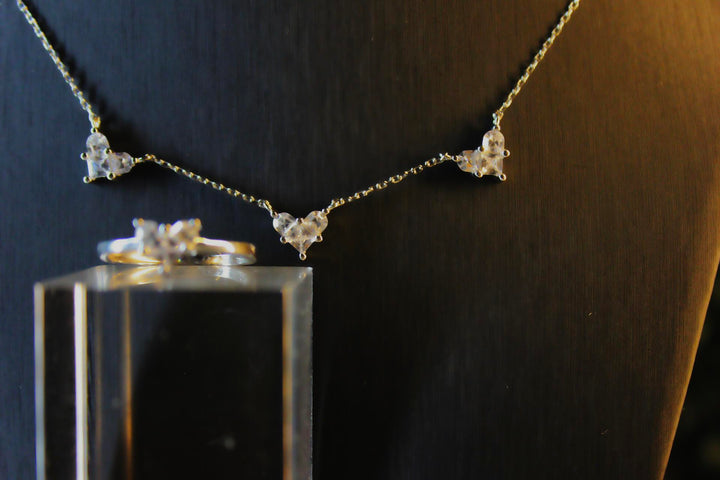 Jasmine necklace | צ'וקר כסף לבבות